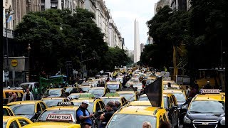 Taxis vs Uber la caravana de los taxistas desde adentro [upl. by Aicela850]