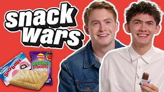 Joe Locke amp Kit Connor Rate English And USA Food  Snack Wars [upl. by Ocin885]