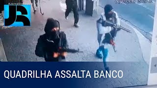 Quadrilha ataca agência bancária em São Paulo [upl. by Carlen248]