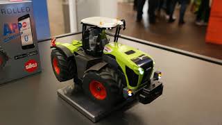 Siku Control Neuheit Claas Xerion 132  Spur 1 auf Spielwarenmesse 2019  Siku 6791  Interview [upl. by Eelanej]