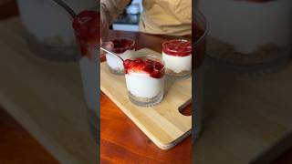 Cheesecake de Frutillas en vasitos shorts [upl. by Ydnal]