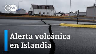 Riesgo de erupción volcánica obliga a evacuar ciudad en Islandia [upl. by Viole237]