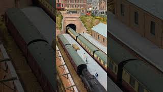 The Aberdonian thunders through Denton station as the 1650 kings Cross express heads South [upl. by Stephen]