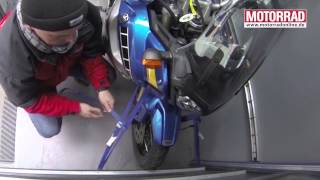 Motorrad richtig für den Transport verzurren [upl. by Ellertnom532]