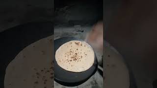 Roti banane mein Kitna Mahint lagta hai use pakane [upl. by Sherer]