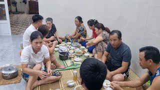 2 CHỊ EM ĐI CHỢ MUA ĐỒ NẤU BÚN RIÊU MỜI CHÚ THÍM CÙNG GIA ĐÌNH ĂN XONG ĐI XEM VĂN NGHỆ [upl. by Trstram]