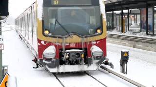 Vereiste SBahn in Berlin Einfahrt in Bahnhof Potsdam Baureihe 481482 [upl. by Novi]