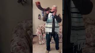 HOW TO BLOW SHOFAR  Kudu Yeminite Shofar 20 sec By Dennis McKirahan [upl. by Sined448]