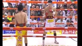 Full Fight ศรีสะเกษ ศรุ่งวิสัย vs ฮิโรฟูมิ มูไก 15112013 [upl. by Arrimat519]