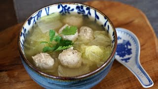 Soupe au chou chinois et aux boulettes de poulet  délicieuse saine et facile à préparer [upl. by Harutek]