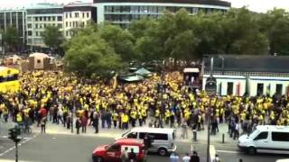 Pokalfinale 2014 DortmundFans auf dem Breitscheidplatz [upl. by Miguelita18]