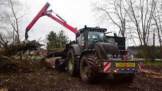 Algemene Bosbouw Vandervelden aan het hout hakselen met een Valtra S374 en Jenz Chipper [upl. by Aneladdam]