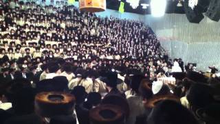 Toldos Ahron amp Satmar Dayan Wedding quotMitzva Tantzquot [upl. by Diena]