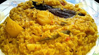 মুগ ডালের নিরামিষ খিচুড়ি। siddho chaler khichuri।bengali moong dal khichdi [upl. by Milah]