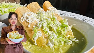 COMO HACER FLAUTAS DE POLLO AHOGADAS EN SALSA VERDE THE BEST FLAUTAS DE POLLO [upl. by Liv255]