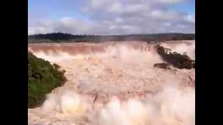 Cierran Cataratas de Iguazú por increíble incremento del caudal [upl. by Mathi]