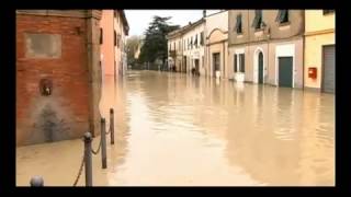 Alluvione nel pisano 31 Gennaio 2014  Ponsacco allagata [upl. by Ahteres]