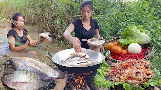 Survival in forest Catch and cook Fish for survival food Fish sour sweet cooking with spicy recipe [upl. by Rebm719]