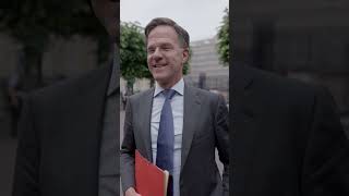 De koning rijdt niet elke dag in een Glazen Koets rutte koning prinsjesdag [upl. by Eliathas865]