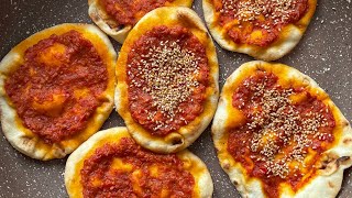 MUHAMMARA Pies  DELICIOUS Vegan Syrian Fatayer  مناقيش\فطاير المحمرة الشهية [upl. by Brabazon]