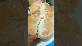 How I peel Pomelo pomelo grapefruits everyone shorts [upl. by Krahling]