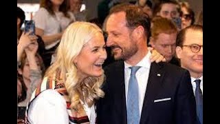 El Príncipe Haakon cancela in extremis su agenda para acompañar al hijo de Mette Marit [upl. by Ralston]