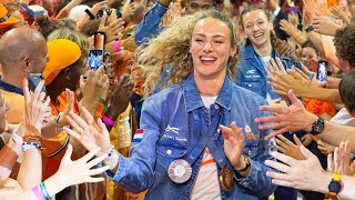 Femke Bol and Lieke Klaver dancing Links Rechts🕺🇳🇱 TeamNL and Snollebollekes in AMAZING PARTY 🎉😄 [upl. by Ellan]