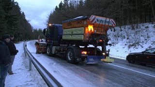 09122017 HO Blitzeis in Oberfranken Da rutscht selbst der Winterdienst [upl. by Oiludbo]