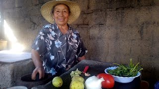 SALSA DE XOCONOSTLE EN MOLCAJETE  Cocinando con Lauren [upl. by Irehs]