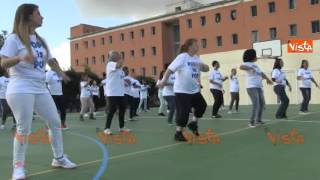 REBIBBIA LE DETENUTE BALLANO IL FLASH MOB PER IL PAPA [upl. by Oyr]