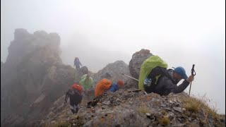 Une folle compétition de parapente et d’alpinisme en haute montagne [upl. by Dine]