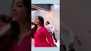 O bekhbar Dance shorts shreyaghoshal [upl. by Harolda338]