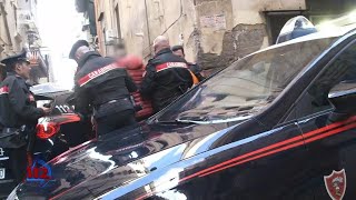 Napoli violenza domestica donna denuncia marito aggressivo  112  Le notti del Radiomobile [upl. by Enived]