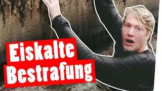 Bestrafung Sturz ins eiskalte Wasser  „Das schaffst du nie“ [upl. by Lontson821]