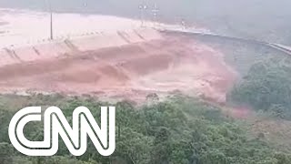 Veja momento em que barragem transborda em Minas Gerais  EXPRESSO CNN [upl. by Oirram]