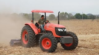 Tractor Kubota M108 con rastra de tiro de 32 discos [upl. by Ramsey]