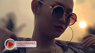 Devy Berlian  PHP  Pemberi Harapan Palsu  Remix Version  Official Music Video  NAGASWARA [upl. by Yahsat]