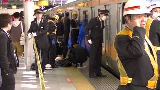 accident！人身事故発生直後の 緊迫の新宿駅プラットホーム [upl. by Ettennahs]