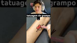 o cara fez tatuagem de grampo fy cainlives humor shorts [upl. by Yenetruoc]