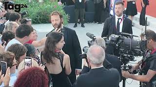 Alessandro Borghi sul red carpet del Festival di Venezia scatta selfie con i fan [upl. by Iy158]