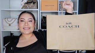 COACH OUTLET MINI WALLET IN A CHAIN  REVIEW SO CUTE [upl. by Oulman]