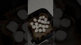 Making the viral smores in the airfryer🍁🥮1010 foodie food foodlover airfryer [upl. by Halivah]