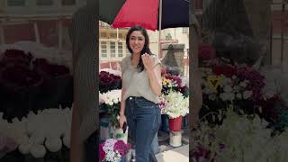 Such a Down to Earth 🌎😍 Mrunal Thakur Spotted During Buying Flowers 💐 on Bandra Street 📸 [upl. by Krongold]