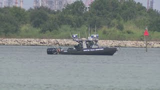 Coast Guard HCSO HPD searching for missing person after tugboat sinks near Lynchburg Ferry [upl. by Iren]