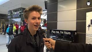 Eliot onze inzending voor het Eurovisiesongfestival opent de piano aan het Naamse station [upl. by Wylie]