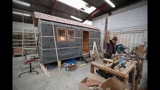 Près de La Rochelle  ils fabriquent des cabanes en bois [upl. by Ahseki]