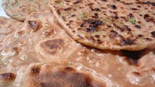 Recette Indienne Des Pains Paratha Nature Et Aux Légumes 𑁍 Pankaj Sharma [upl. by Ahselrac]