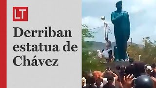 Derriban estatua de Hugo Chávez en protesta por resultados que dieron como vencedor a Maduro [upl. by Ecyrb]