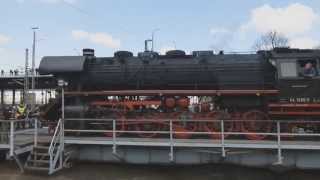 Dampflok 44 1486  Jumbo schleudert auf Drehscheibe  steam loco wheelslip at turntable [upl. by Nnagrom]