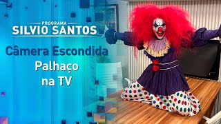 Palhaço na TV  Clown Jumping Out Of TV Prank  Câmeras Escondidas 140822 [upl. by Lefty466]